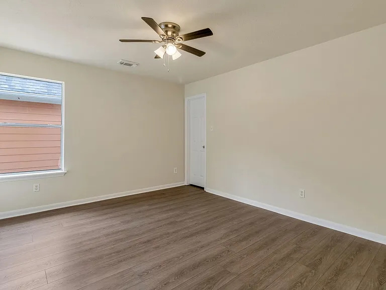 7622 Jonathon Ct — Photo 7