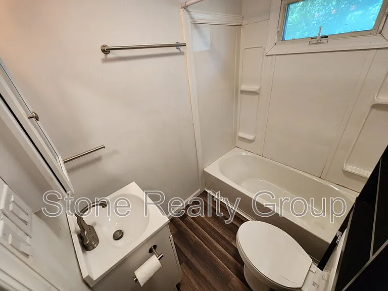 2707 Jefferson St — Photo 6