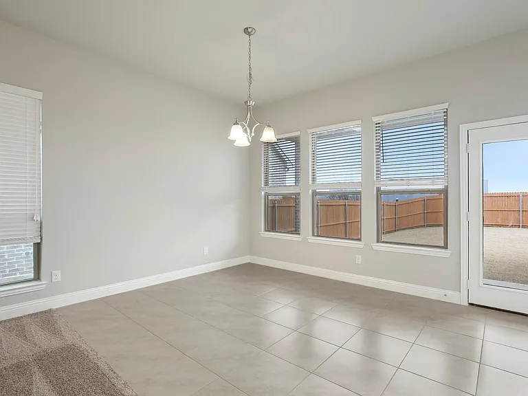 1316 Hudson Ln — Photo 11