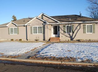 224 6th St NE, Watford City, ND 58854