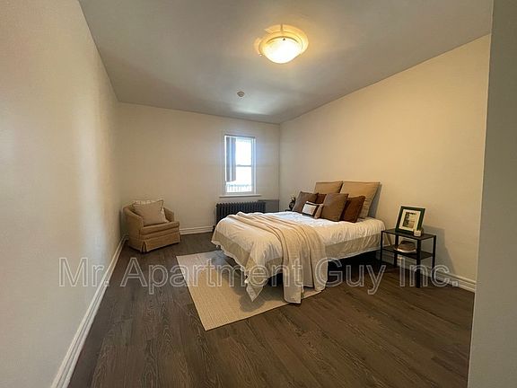 3rd image of 2 Balsam Ave S Suite 11