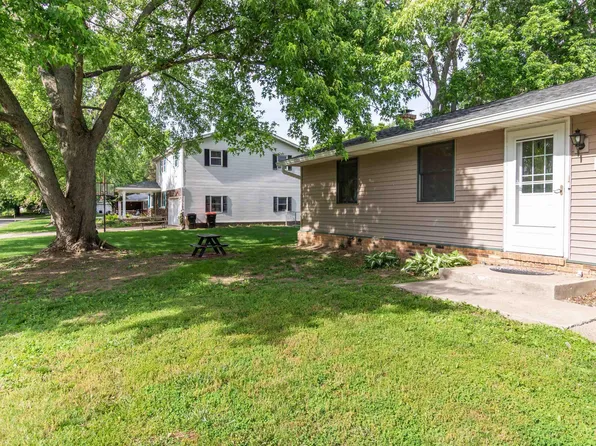 106 Giles Dr, Mackinaw, IL 61755