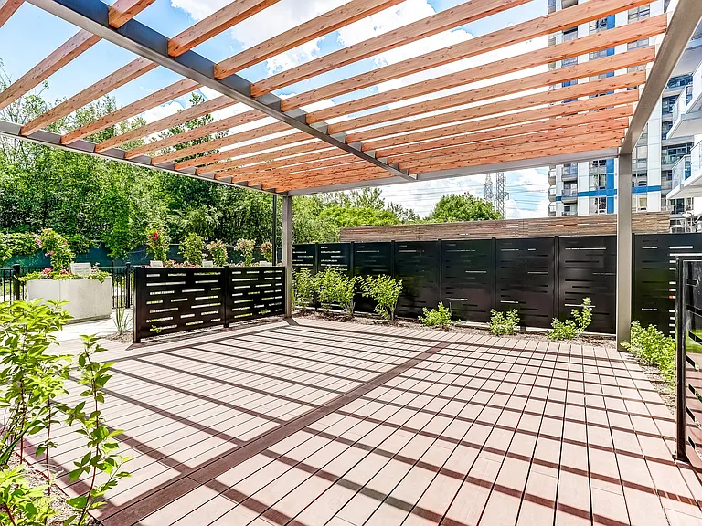 610 Martin Grove Rd — Photo 29