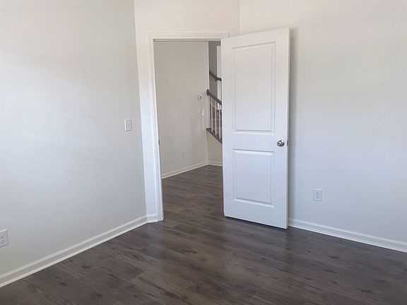 4th image of 5006 Beacon Ave