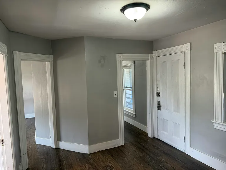 319 Hanover St #4 — Photo 8