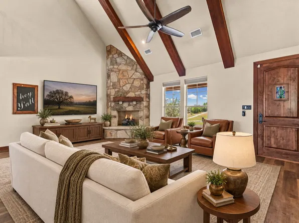 2407 Wills Way Dr, Granbury, TX 76049
