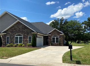 2136 Lake Point Dr, Graham, NC 27253