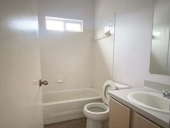 5th image of 903 Quartz Ct #D