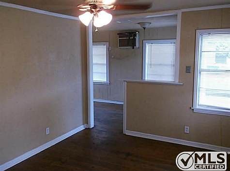 3rd image of 1409 Long Ave