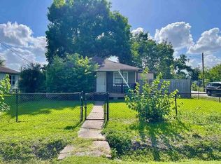 2125 Chew St, Houston, TX 77020