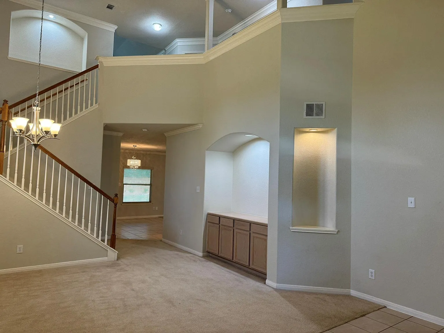 4 bed, 2.5 bath, 2662 sqft, $2,650 — Photo 2