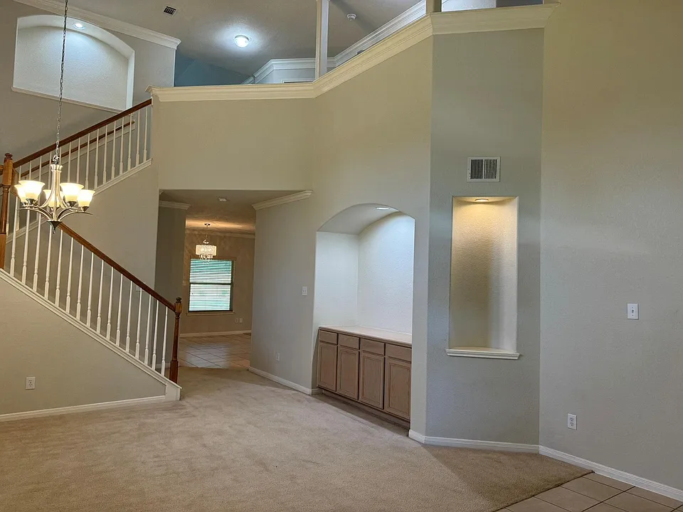 202 Almond Dr