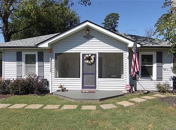 3rd image of 329 Linestowe Dr