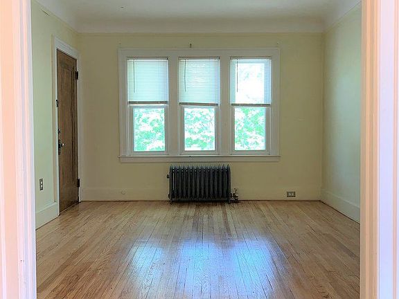 3rd image of 837 Beaconsfield Ave APT 2S