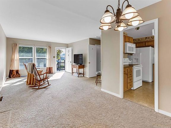 4th image of 411 Evangeline Ct