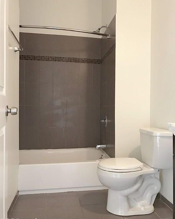 1st image of 1552 W Thome Ave #126