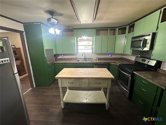 4th image of 251 Hedges St