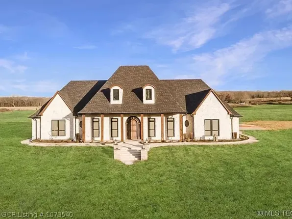 10481 S 4690th Rd, Sallisaw, OK 74955