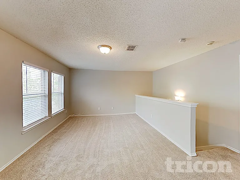 541 Gibson St — Photo 6