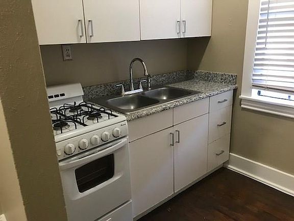 3rd image of 4400 Gaston Ave APT 8