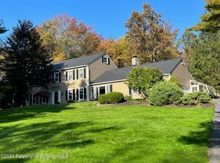 102 Wyndwood Rd, Dalton, PA 18414