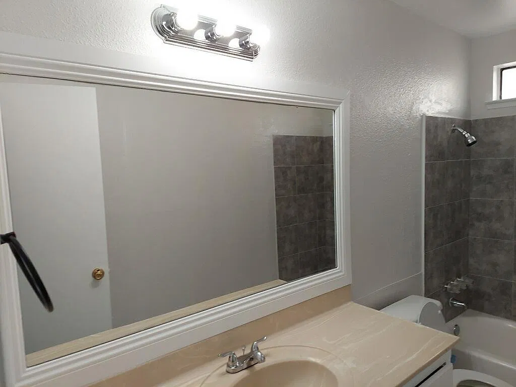 1327 S Court St — Photo 2