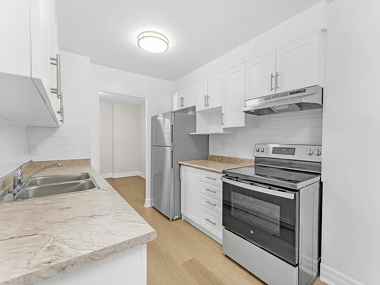 45 La Rose Ave #2 — Photo 10