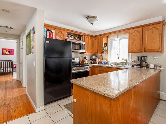 4th image of 89 Duck Pond Road