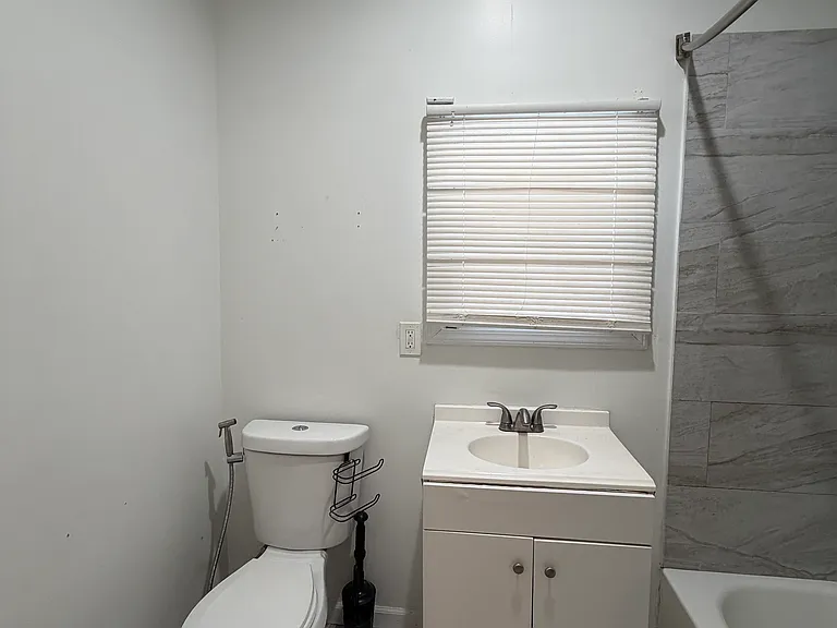 1222 Rowley Ave — Photo 7