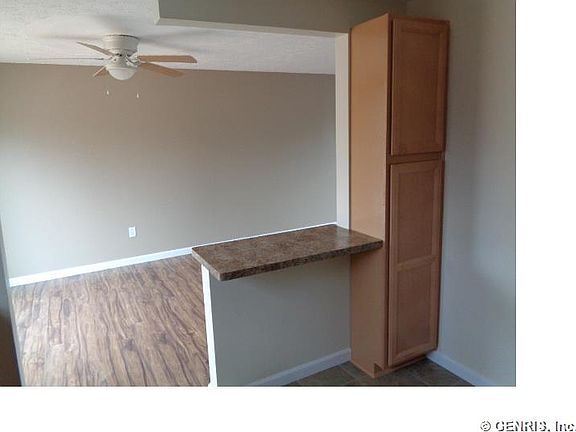 4th image of 74 Close Hollow Dr