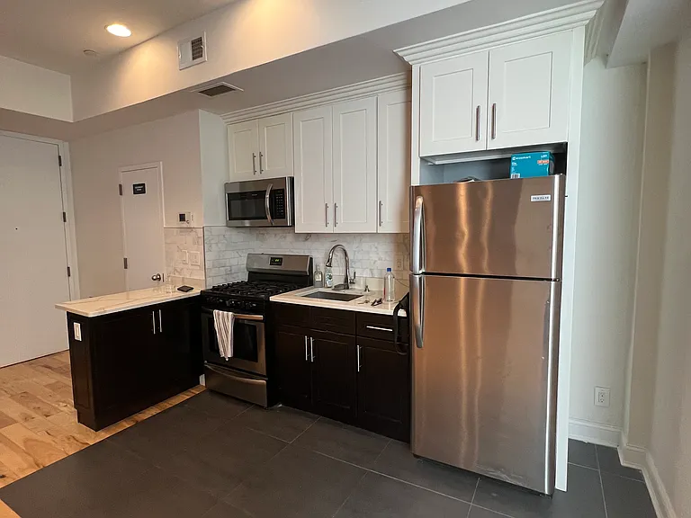 1409 Jefferson Ave #2C — Photo 2