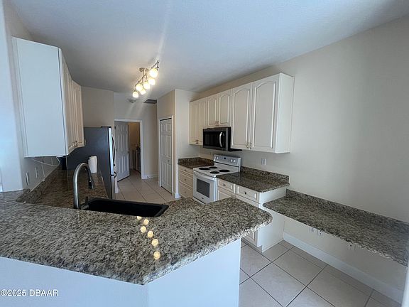 5th image of 10 Lewis Shire Pl
