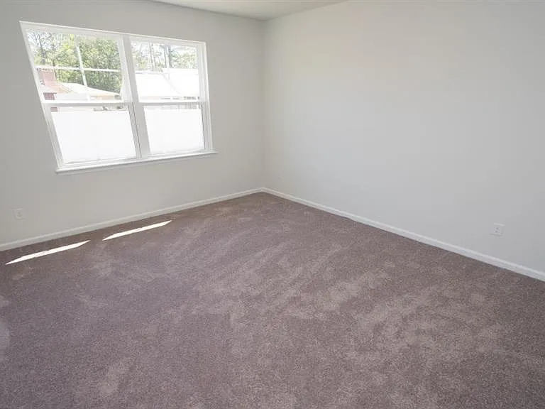 654 Sadlers Creek Ct — Photo 5