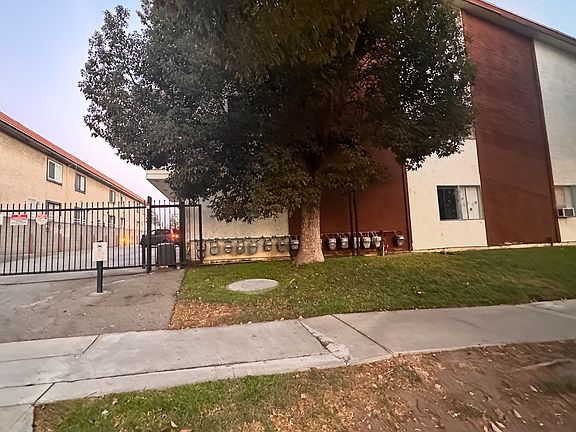3rd image of 724 S Chapel Ave APT 3