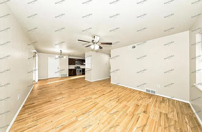 3 bed, 1.5 bath, 1166 sqft, $1,545 — Photo 4