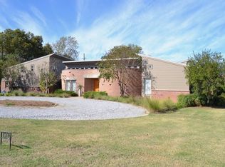 1001 Robert E Lee Dr, Greenwood, MS 38930