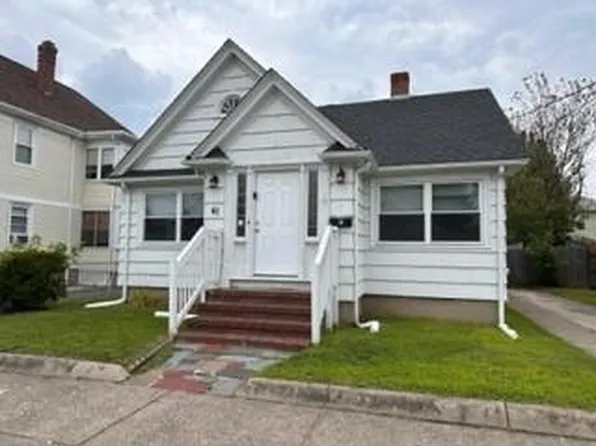 41 Calder St, Pawtucket, RI 02861