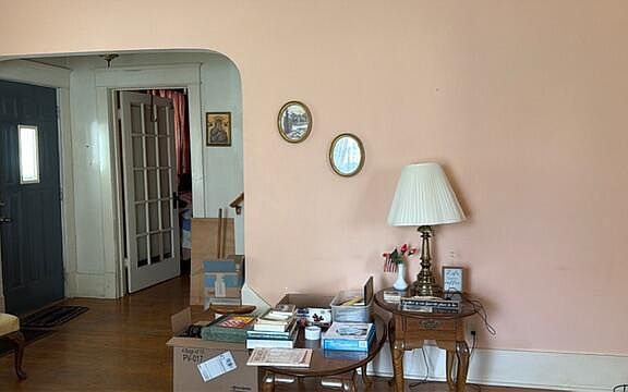 5th image of 991 S English Ave