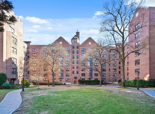 190 Garth Rd APT 2Q, Scarsdale, NY 10583