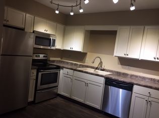 408 Holly Ln APT 5, Mankato, MN 56001