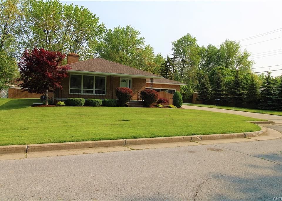1st image of 78 Brantwood Dr