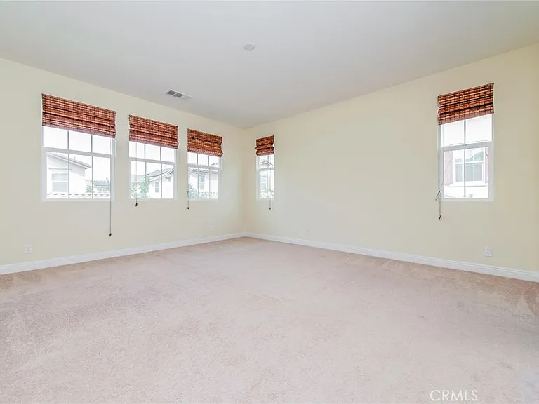 219 Wicker — Photo 20