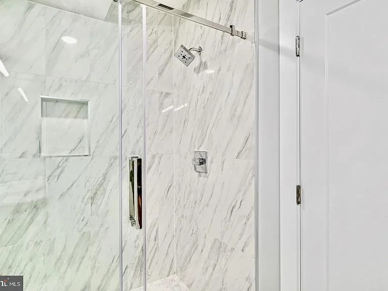 Brand New Luxury Apartments — Photo 10