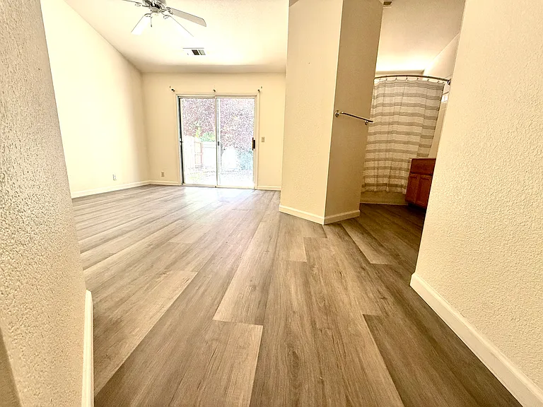 2329 Tuscany St — Photo 10