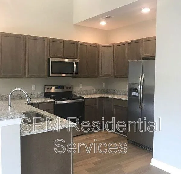 186 Lincoln Place Cir — Photo 3