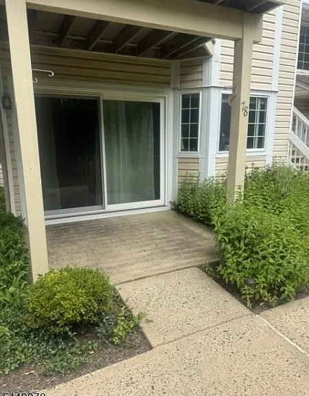 78 Wendover Ct — Photo 3