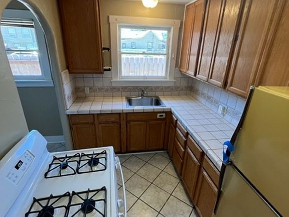 4th image of 1265 Murray St