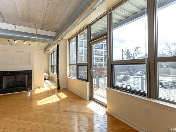 4th image of 315 2nd St APT 203
