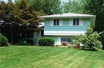 2nd image of 3 Woodcrest Cir