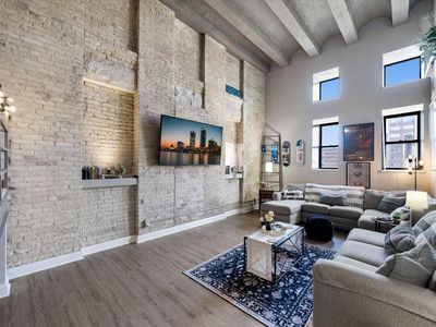 270 East Highland AVENUE #621, Milwaukee, WI, 53202